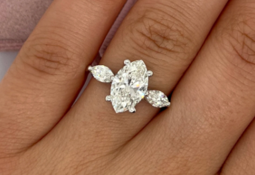 "Mossi" Ring - Diamond Collection