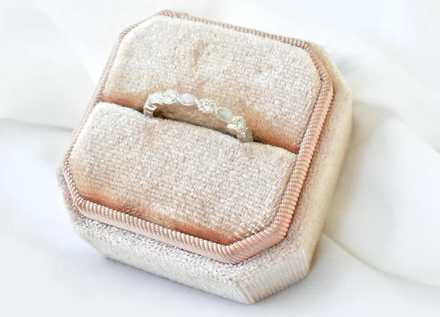 Myths & Misconceptions Surrounding Cremation Jewelry: Petals and Keepsakes