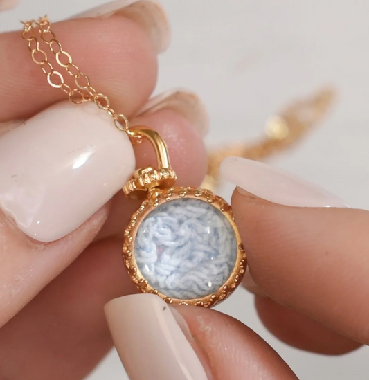 Pet Memorial Jewelry: The Complete 2025 Guide to Keeping Your Dog, Cat, Horse, or Bird Close Forever