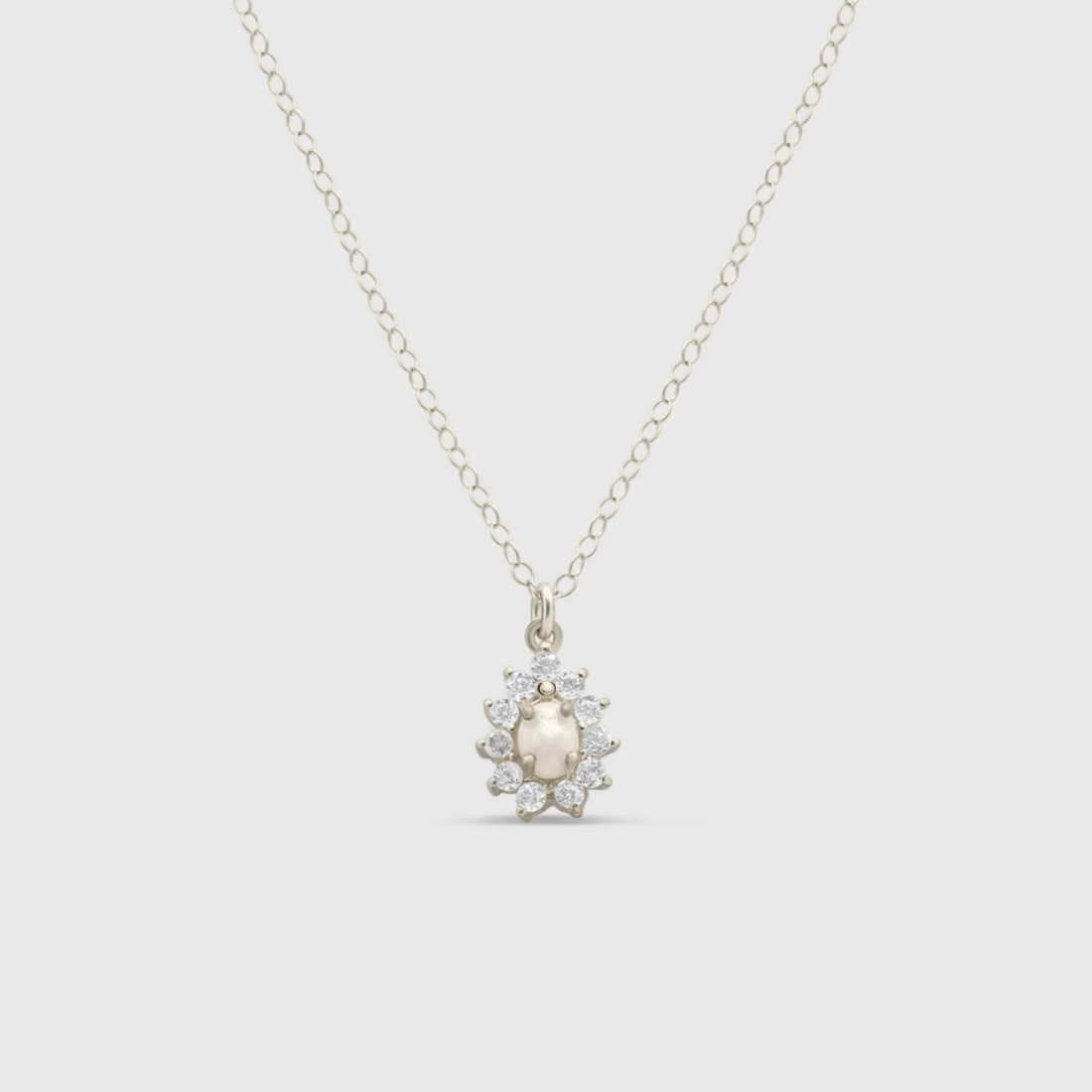 How Necklaces with Ashes Are Sealed: Understanding Threading, Adhesive, and Screw-Top Closures