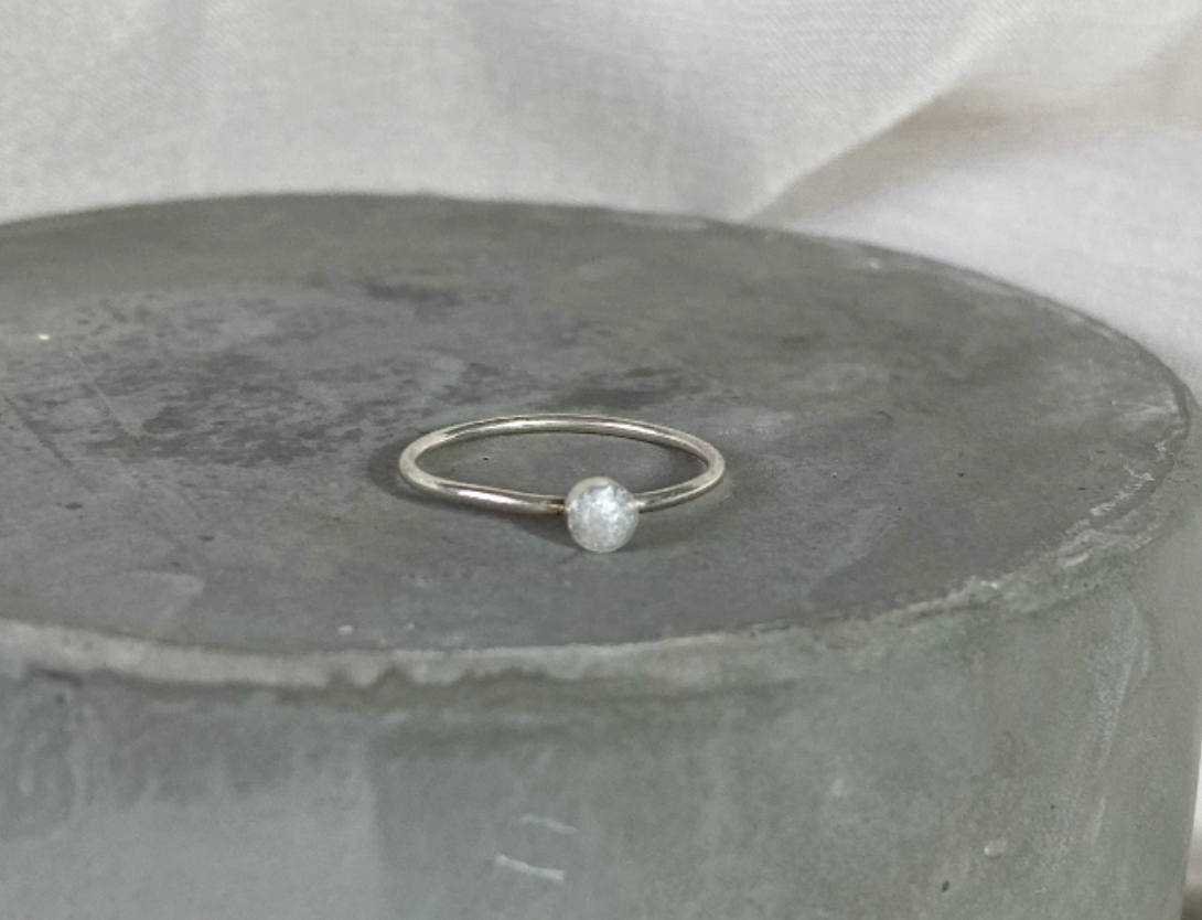 Dainty Round Ring